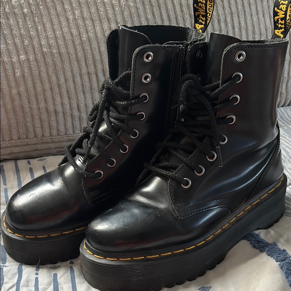 Dr MARTENS!!! Barely used!!! Black Platform Lace-Up Boots